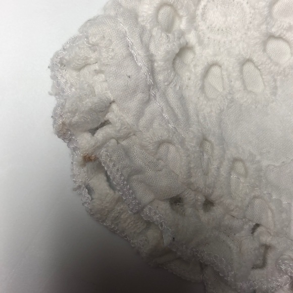 Guess eyelet shorts - Picture 2 of 4